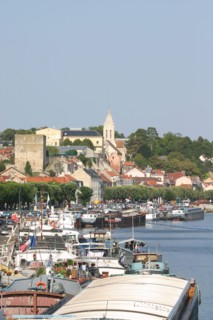 France, region ile de france, yvelines, conflans sainte honorine, seine, oise, peniche, cite des mariniers, quais, eglise, transport fluvial,