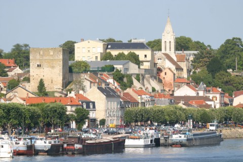 France, region ile de france, yvelines, conflans sainte honorine, seine, oise, peniche, cite des mariniers, quais, eglise, transport fluvial,