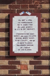 France, Haute Normandie, eure, vallee de la seine, giverny, ancien hotel baudy, restaurant, auberge, claude monet, jardin, fleurs, impressionnistes, peinture, panneau, commemoration,