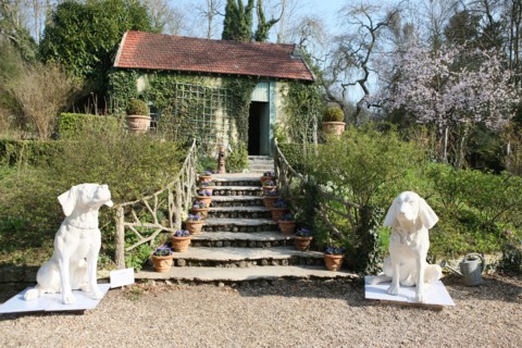 France, Haute Normandie, eure, vallee de la seine, giverny, ancien hotel baudy, restaurant, auberge, claude monet, jardin, fleurs, impressionnistes, peinture, jardin, arbres en fleurs, sculptures de c...