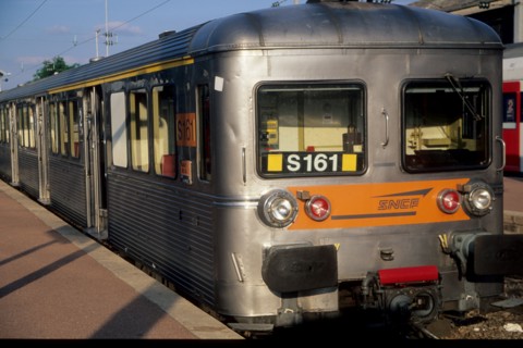 France, paris, transport, train de banlieue, metal, transport en commun, sncf,
