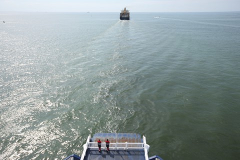 France, Haute Normandie / angleterre, seine maritime, le havre / portsmouth, traversee trans manche, a bord du ferry boat, norman voyager, navigation, en rade du havre, porte conteneur en vue,