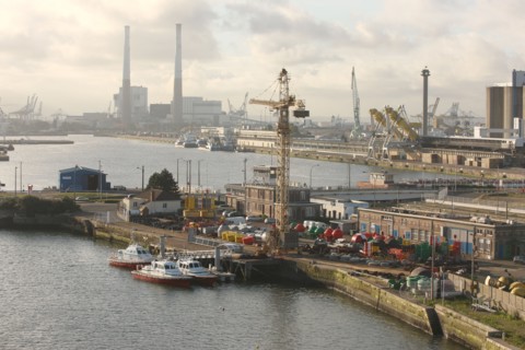 France, Haute Normandie / angleterre, seine maritime, le havre / portsmouth, traversee trans manche, a bord du ferry boat, norman voyager, au petit matin, accostage au port du havre, phares et balises...