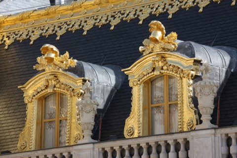 Château de Versailles, lucarnes de la cour de marbre