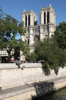 France, ile de france, paris 4e arrondissement, cathedrale notre dame de paris, facade, tours, place du parvis, religion catholique, art gothique, berges de la seine,