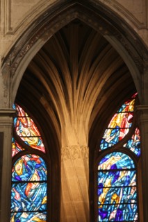 France, ile de france, paris 5e arrondissement, eglise saint severin, rue des pretres saint severin, detail deambulatoire, colonne torse, religion catholique, vitraux,