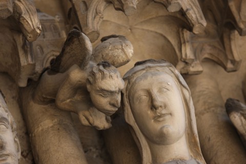 France, ile de france, paris 4e arrondissement, eglise saint germain l'auxerrois, religion catholique, art gothique, rue du louvre, detail statuaire du porche, sculpture, sainte genevieve et ange,