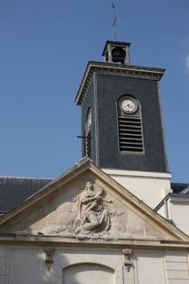 France, ile de france, paris 11e arrondissement, 36 rue saint bernard, eglise sainte marguerite, religion catholique, fronton du pignon sud, la vierge a l'enfant jesus, bas relief de l'abbe jean bapti...
