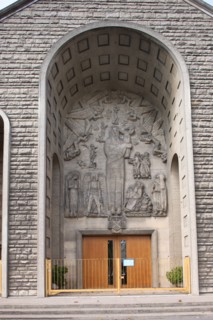 France, ile de france, paris 16e arrondissement, porte de saint cloud, 96 boulevard murat, eglise sainte jeanne de chantal, detail facade, sculpture, bas relief, religion catholique,