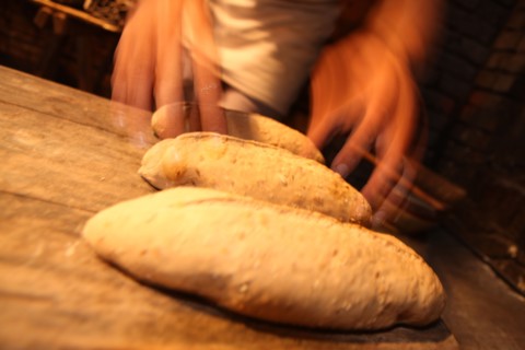 France, Haute Normandie, eure, pays du roumois, la haye de routot, four a pain communal, boulangerie, cuisson du pain,