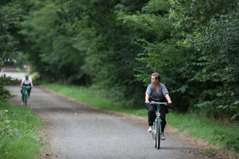 France, Basse Normandie, manche, pays de la baie, voie verte, saint hilaire du harcouet, cyclistes, velo, femmes,