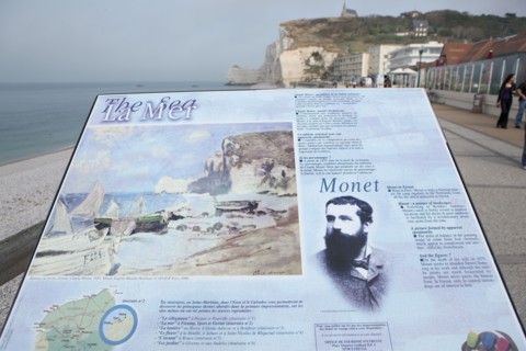 France, Haute Normandie, seine maritime, pays des hautes falaises, etretat, plage, galets, falaise d'amont, barques, caiques, bateaux, canots, itineraire impressionniste, claude monet,