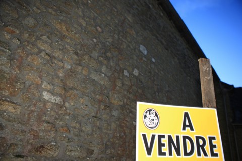 France, Bretagne, morbihan, meneac, maison a vendre, panneau notaire, logo notaire, habitat rural, desertification des campagnes,