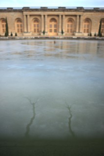 France, Ile de France, Yvelines, Versailles, chateau de Versailles, parc du chateau, jardin, hiver, froid, bassin de l'orangerie, eau gelee, givre, glace,
