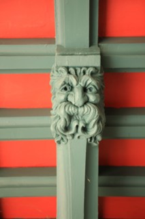 France, Basse Normandie, Calvados, Deauville, villa strassburger, jardin arbore, nature, propriete de la ville de Deauville, belle epoque, style anglo normand, detail decor du porche,