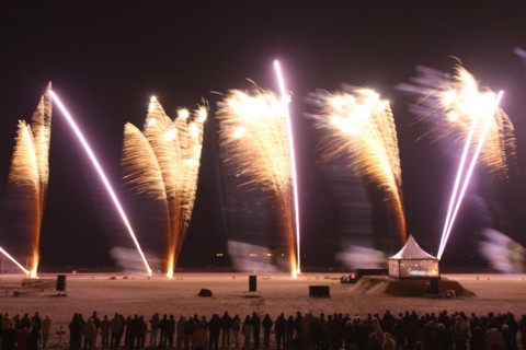 France, Basse Normandie, Calvados, Deauville, opera de feu, 19 juin 2010, creation de Groupe F et pascal dusapin, compositeur sur la plage de Deauville, feu d'artifice,