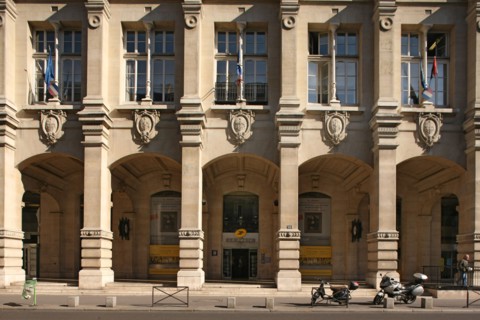 France, Facade of the Louvre post office
