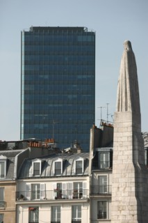 France, paris, quai de la tournelle, bord de seine, immeubles, batiments, statue du pont de la tournelle, faculte de jussieu