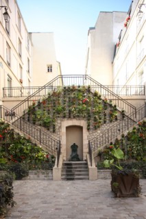 France, Ile de France, paris 5e arrondissement, rue rollin, rue a hauteur variable, escaliers donnant sur la rue monge,