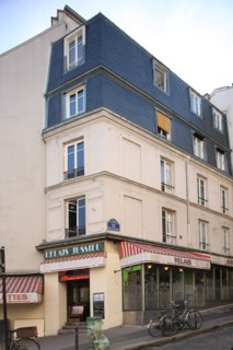 France, Ile de France, paris 5e arrondissement, angle de la rue linne et de la rue des boulangers, immeuble avec corps de batiment en retrait,