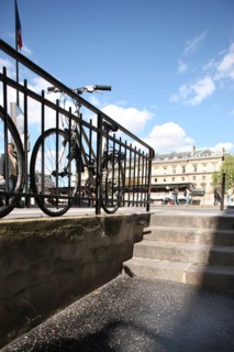 France, Ile de France, paris 6e arrondissement, rue git le coeur, angle avec le quai des grands augustins, voie a hauteur variable, escaliers,