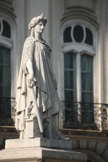 France, paris, quai de conti, bord de seine, statue, place,