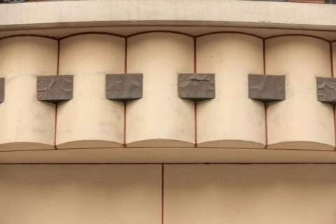 France, Ile de France, paris 8e arrondissement, 22 24 rue beaujon, architecte henri sauvage, detail des appliques de pierre sur bow windows,