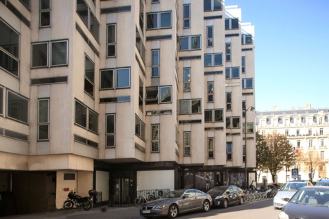 France, Ile de France, paris, 8e arrondissement, rue bayard, batiment a la facade en zig zag,