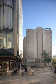 France, Ile de France, paris, 13e arrondissement, angle rue du chateau des rentiers et rue regnault, immeuble, place, espace vide,