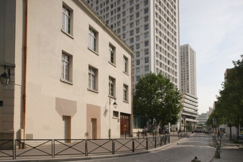 France, Contrasting