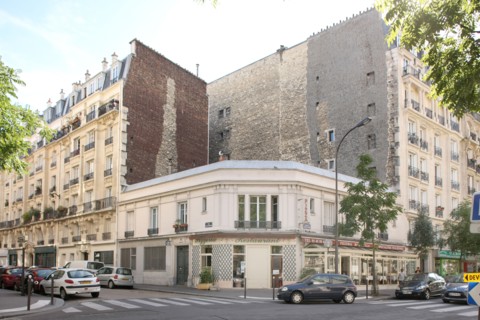France, angle with RUE JEAN MARIDOR