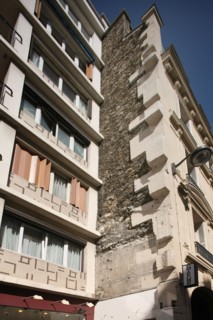 France, Ile de France, paris 15e arrondissement, 192 rue de vaugirard, pierres d'attente sur immeuble avec retrait