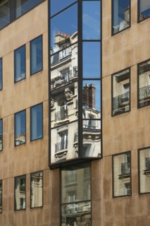 France, Ile de France, paris 15e arrondissement, vers 201 rue de vaugirard, reflet de l'ancien dans le moderne,