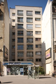 France, paris 15e arrondissement, place charles michels, angle de la rue des entrepreneurs, immeuble en retrait, briques d'attente en pignon d'immeuble,