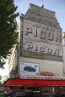 France, Ile de France, paris 17e arrondissement, angle avenue de saint ouen et rue collette, pignon, facade brute,