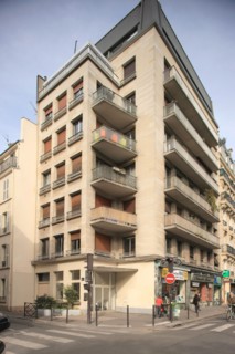 France, Ile de France, paris 17e arrondissement, rue du mont dore, batiment d'angle, croisement avec le boulevard des batignolles,