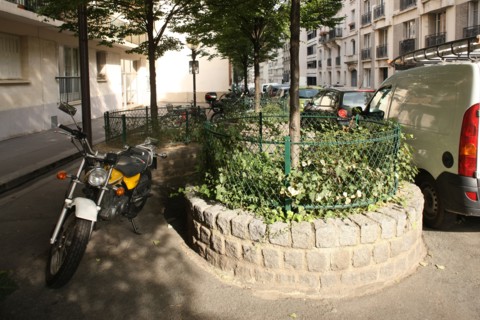 France, Ile de France, paris 18e arrondissement, 9-11 rue de vauvenargues, rue enflee, contour de rues,