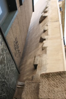 France, Ile de France, paris 19e arrondissement, avenue simon bolivar, angle avec la rue pradier, batiment d'angle, detail de la jonction et des pierres d'attente,