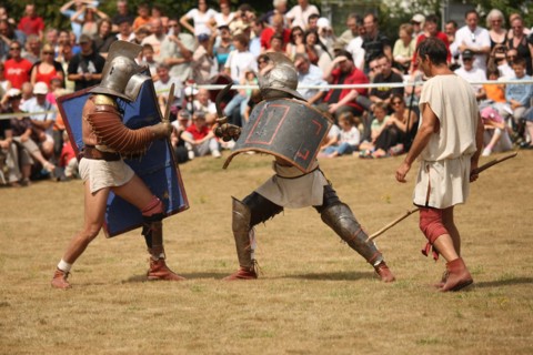 France, Haute Normandie, eure, le vieil evreux, site gallo romain de gisacum, journees gallo romaines, 15 aout 2010, combat de gladiateurs,