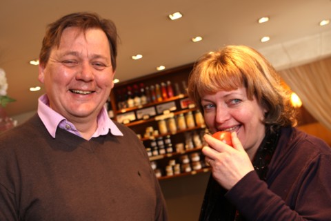 France, Haute Normandie, eure, evreux/gauciel, restaurant la gazette, chef xavier buzieux, dessert a base de pomme rouge produite par stephane et martine van thornout a gauciel,