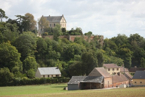 France, Basse Normandie, orne, pays d'avre et d'iton, tillieres sur avre, panorama sur le village depuis la terrasse du chateau, jardin public,