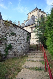 France, Haute Normandie, eure, pont de l'arche, pays de seine et eure, sentier menant vers l'eglise notre dame des arts,