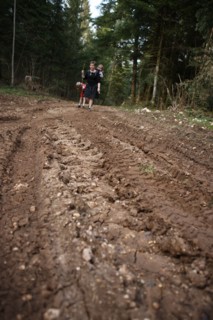 France, franche comte, jura, lent, ferme de sejour, pays des lacs, agriculture, route du comte, paysage, nature, hiver, randonnee, famille, enfants, traces de roues sur le chemin,