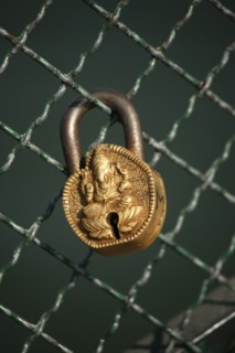 France, paris, pont des arts, cadenas laisses par les amoureux, superstition, seine,