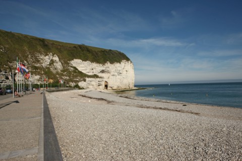 France, Haute Normandie, seine maritime, pays des hautes falaises, yport, falaise et front de mer, plage,