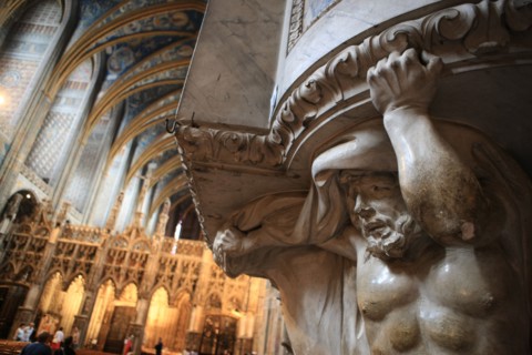 france, region midi pyrenees, tarn, albi, patrimoine mondial unesco, cathedrale sainte cecile, nef, brique, edifice religieux, art gothique meridional, atlante, sclpture, statue,