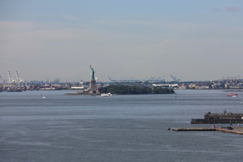 usa, etat de New York, New York City, Manhattan, brooklyn, pont de brooklyn bridge, pietons, vehicules, jogging, circulation, pointe de Manhattan, statue de la liberte,