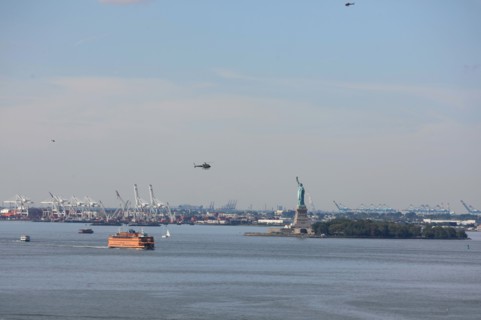 usa, etat de New York, New York City, Manhattan, brooklyn, pont de brooklyn bridge, pietons, vehicules, jogging, circulation, pointe de Manhattan, statue de la liberte, port, helicopteres,