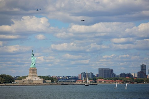 usa, etat de New York, New York City, Manhattan, financial district, pointe de Manhattan, ferry pour Staten Island, buildings, baie, bateaux, statue de la liberte, Bartholdi, helicopteres,