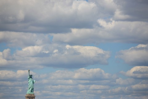 usa, etat de New York, New York City, Manhattan, financial district, pointe de Manhattan, ferry pour Staten Island, buildings, baie, bateaux, statue de la liberte, Bartholdi, ciel,